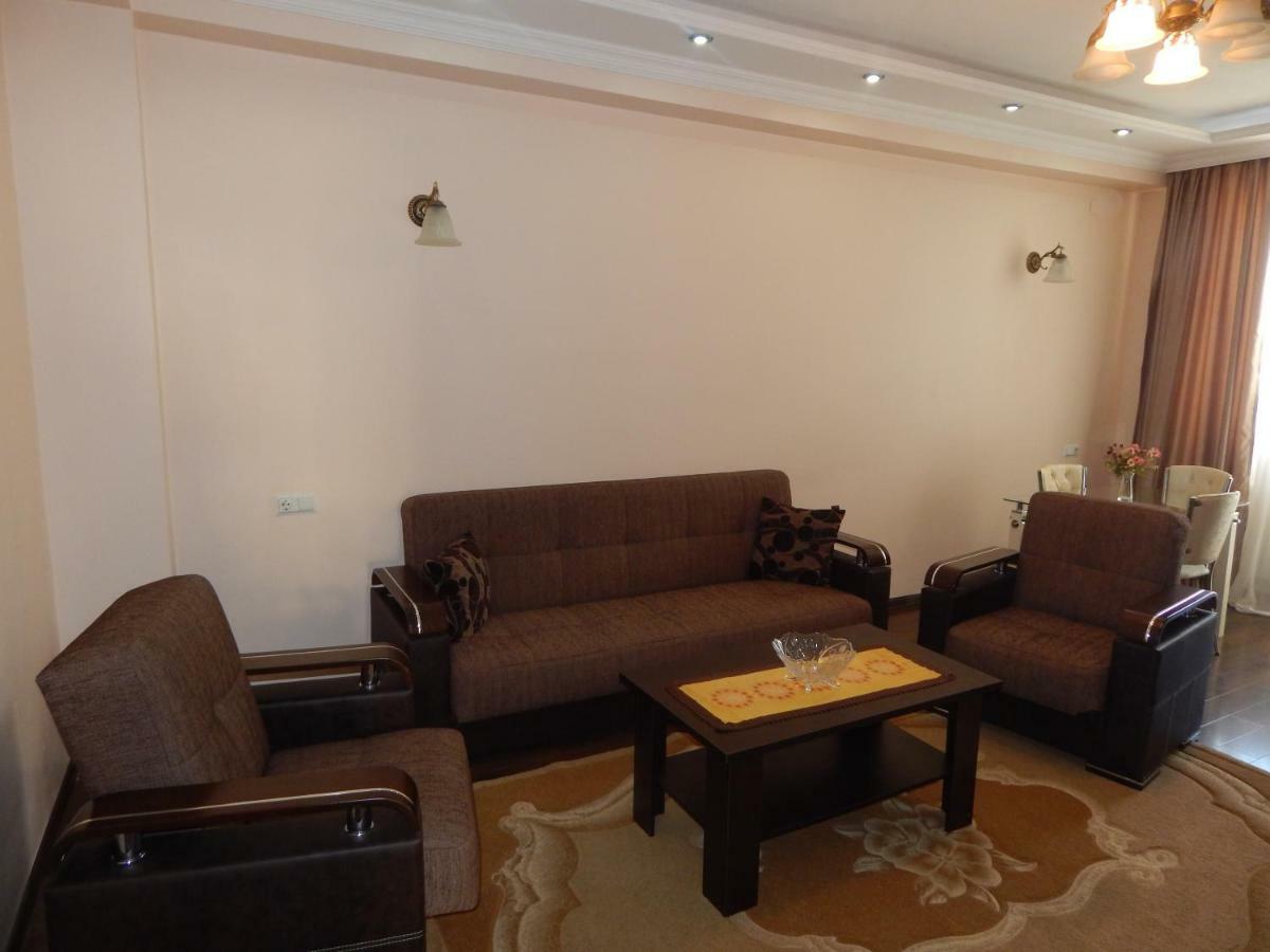 באטומי Apartment First Line From Sea מראה חיצוני תמונה